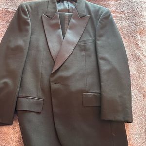 Men’s Black Tuxedo 42R